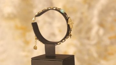 luxury gold and diamond jewelery