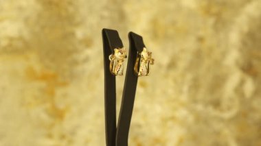 luxury gold and diamond jewelery