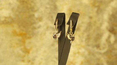 luxury gold and diamond jewelery