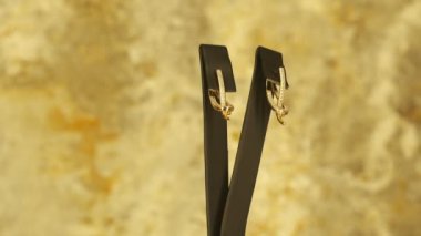 luxury gold and diamond jewelery