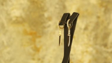 luxury gold and diamond jewelery