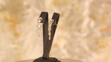 luxury gold and diamond jewelery