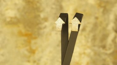 luxury gold and diamond jewelery