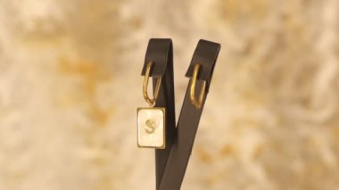 luxury gold and diamond jewelery