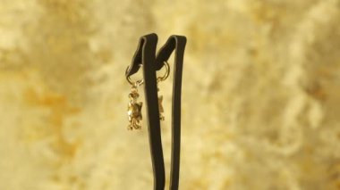 luxury gold and diamond jewelery