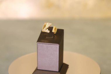 luxury gold and diamond jewelery