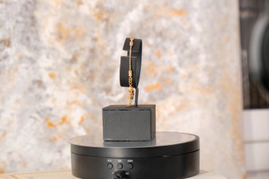 luxury gold and diamond jewelery