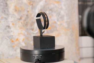 luxury gold and diamond jewelery