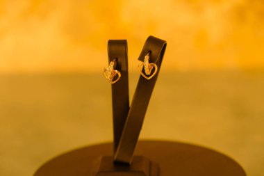 luxury gold and diamond jewelery