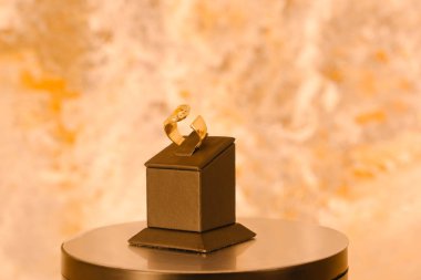 luxury gold and diamond jewelery