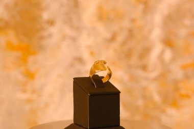 luxury gold and diamond jewelery