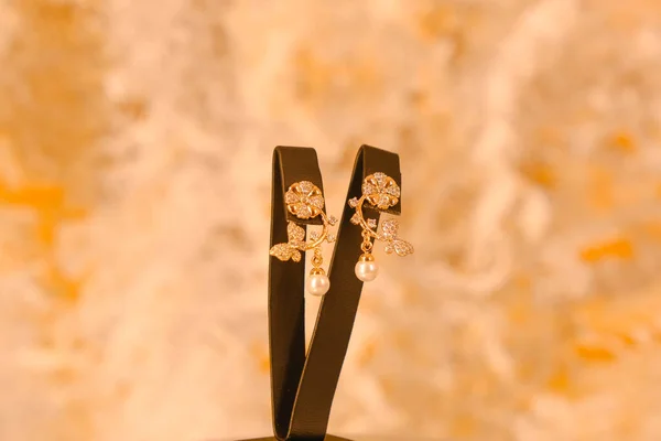 奢侈的黄金和钻石首饰 — 图库照片