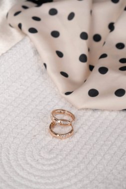 luxury gold and diamond jewelery