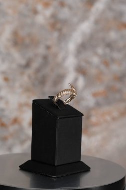 luxury gold and diamond jewelery