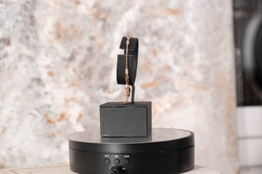 luxury gold and diamond jewelery