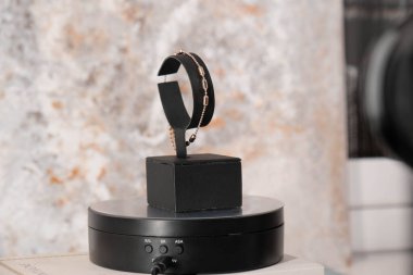 luxury gold and diamond jewelery