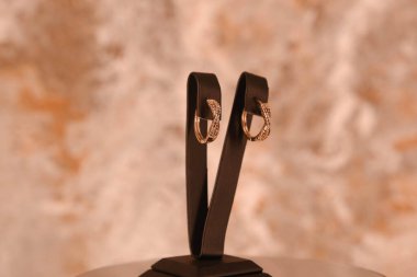 luxury gold and diamond jewelery