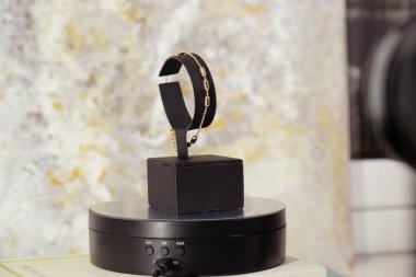 luxury gold and diamond jewelery