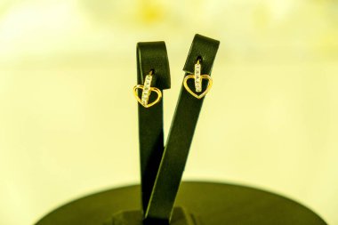 luxury gold and diamond jewelery