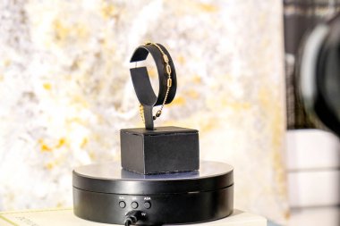 luxury gold and diamond jewelery