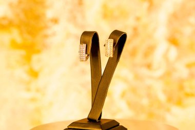 luxury gold and diamond jewelery