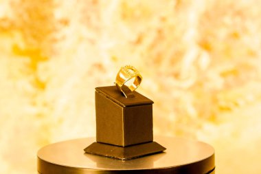 luxury gold and diamond jewelery