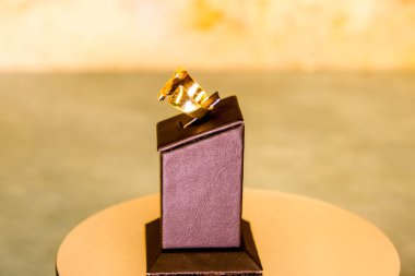 luxury gold and diamond jewelery