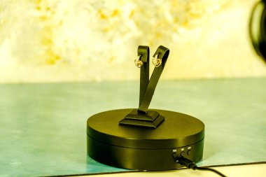 luxury gold and diamond jewelery