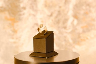 luxury gold and diamond jewelery