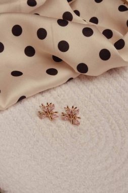 luxury gold and diamond jewelery