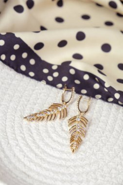 luxury gold and diamond jewelery