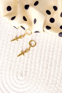 luxury gold and diamond jewelery