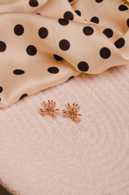 luxury gold and diamond jewelery