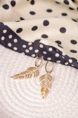 luxury gold and diamond jewelery