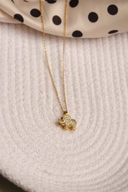 luxury gold and diamond jewelery
