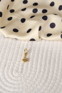 luxury gold and diamond jewelery