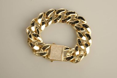 luxury gold and diamond jewelery