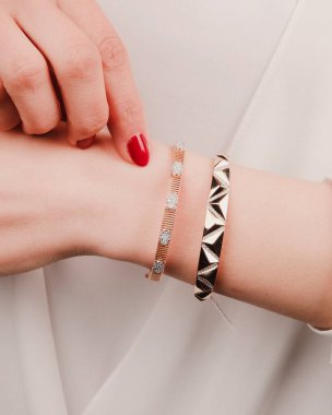 luxury gold and diamond jewelery