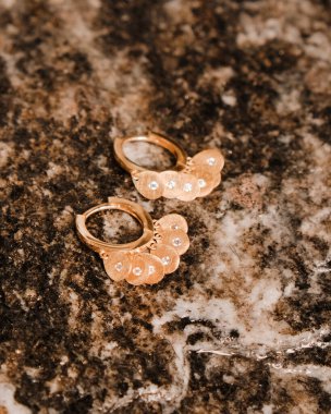 luxury gold and diamond jewelery