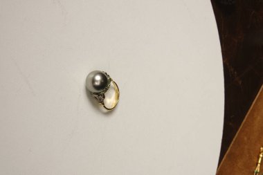 luxury gold and diamond jewelery