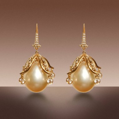 luxury gold and diamond jewelery