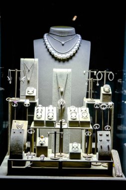 luxury gold and diamond jewelery