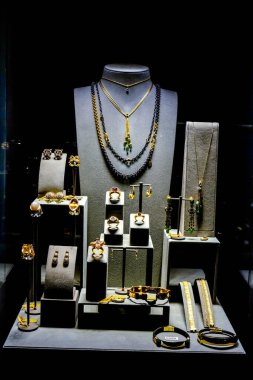 luxury gold and diamond jewelery