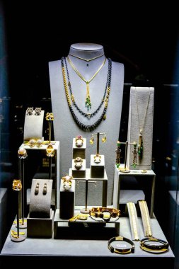 luxury gold and diamond jewelery