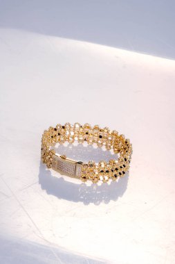 luxury gold and diamond jewelery