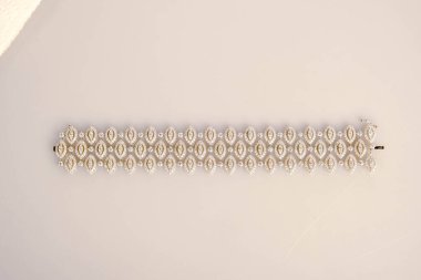 luxury gold and diamond jewelery