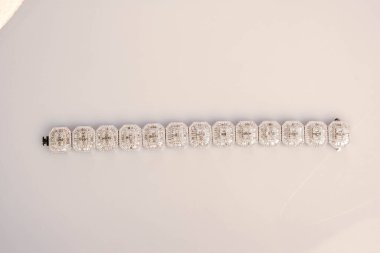 luxury gold and diamond jewelery