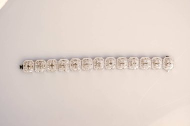 luxury gold and diamond jewelery