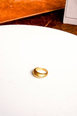 luxury gold and diamond jewelery