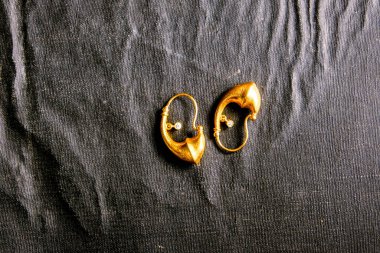 luxury gold and diamond jewelery